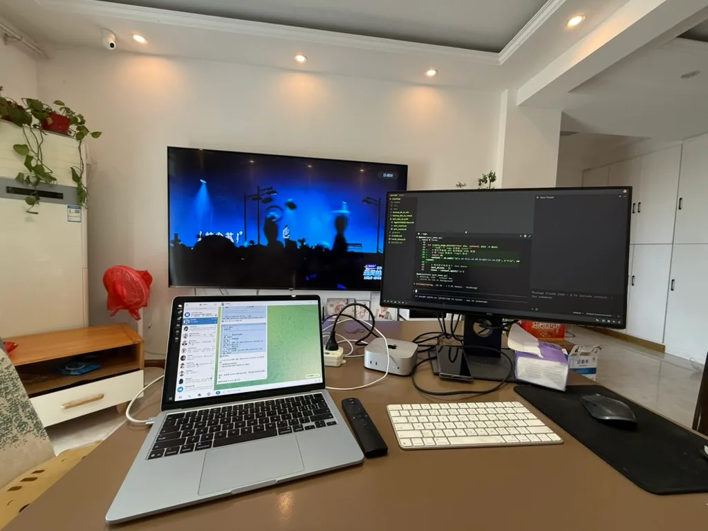 %2FUsers%2Facelee%2Fworkspace%2Fblog%2Fassets%2F%E4%BB%8E%E3%80%8C%E5%B7%A5%E5%85%B7%E3%80%8D%E5%88%B0%E3%80%8C%E4%BC%99%E4%BC%B4%E3%80%8D%EF%BC%9A%E6%88%91%E4%B8%8E%20OpenClaw%20%E7%9A%84%E6%8E%A2%E7%B4%A2%E4%B9%8B%E8%B7%AF%2Fopenclaw-with-claude-code.jpeg